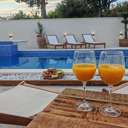 Mare Vista Rooftop Penthouse Sea View & Private Jacuzzi * Trogir