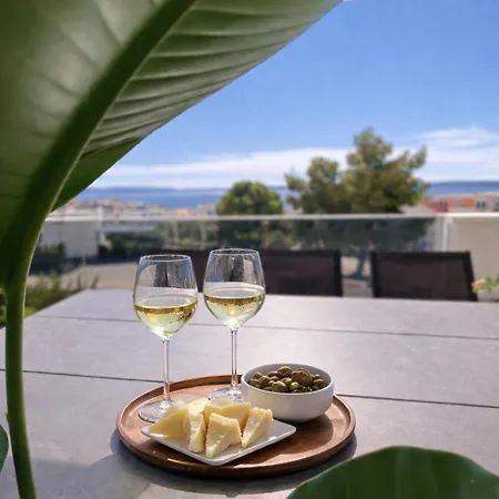 Mare Vista Rooftop Penthouse Sea View & Private Jacuzzi Apartment