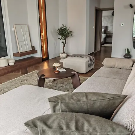 Mare Vista Rooftop Penthouse Sea View & Private Jacuzzi Apartment *