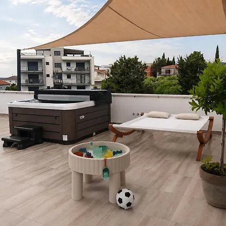 Apartment Mare Vista Rooftop Penthouse Sea View & Private Jacuzzi Trogir