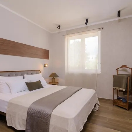 Mare Vista Rooftop Penthouse Sea View & Private Jacuzzi Apartment *