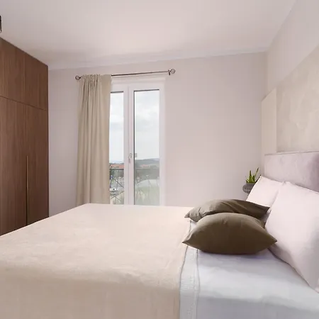 Apartment Mare Vista Rooftop Penthouse Sea View & Private Jacuzzi Trogir
