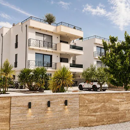 Mare Vista Rooftop Penthouse Sea View & Private Jacuzzi