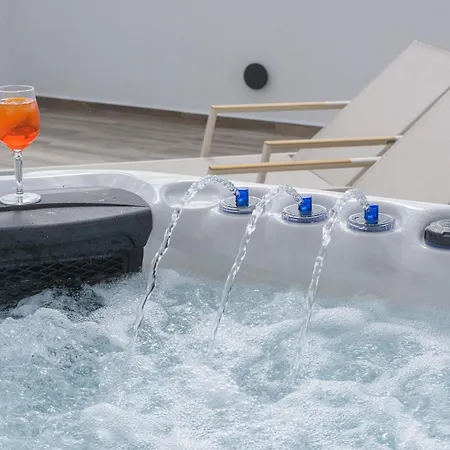 Mare Vista Rooftop Penthouse Sea View & Private Jacuzzi Trogir
